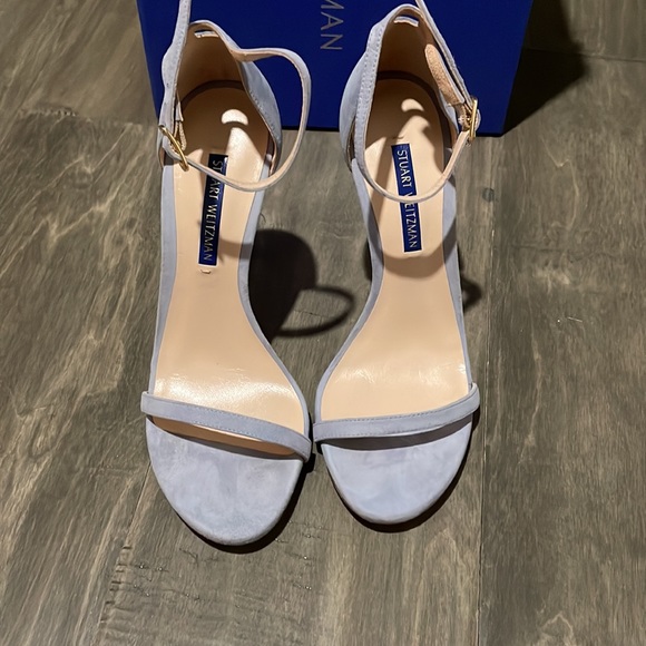 Stuart Weitzman classic heel - Picture 2 of 5